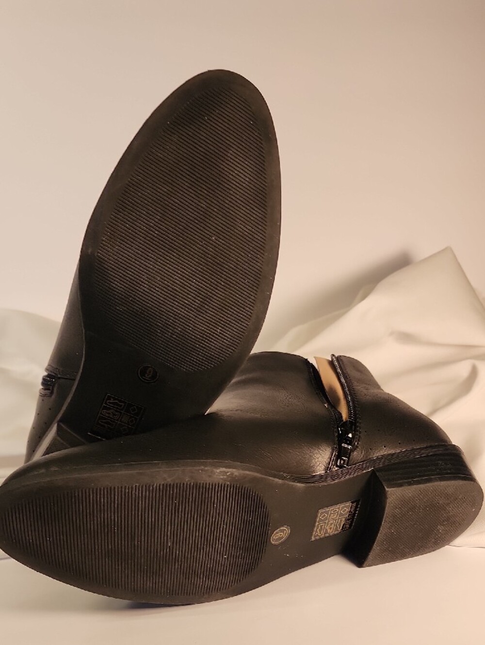 Black Leather Ankle Boots with Side Zip From Macy's Journee Collection Size 9 - Picture 5 of 8